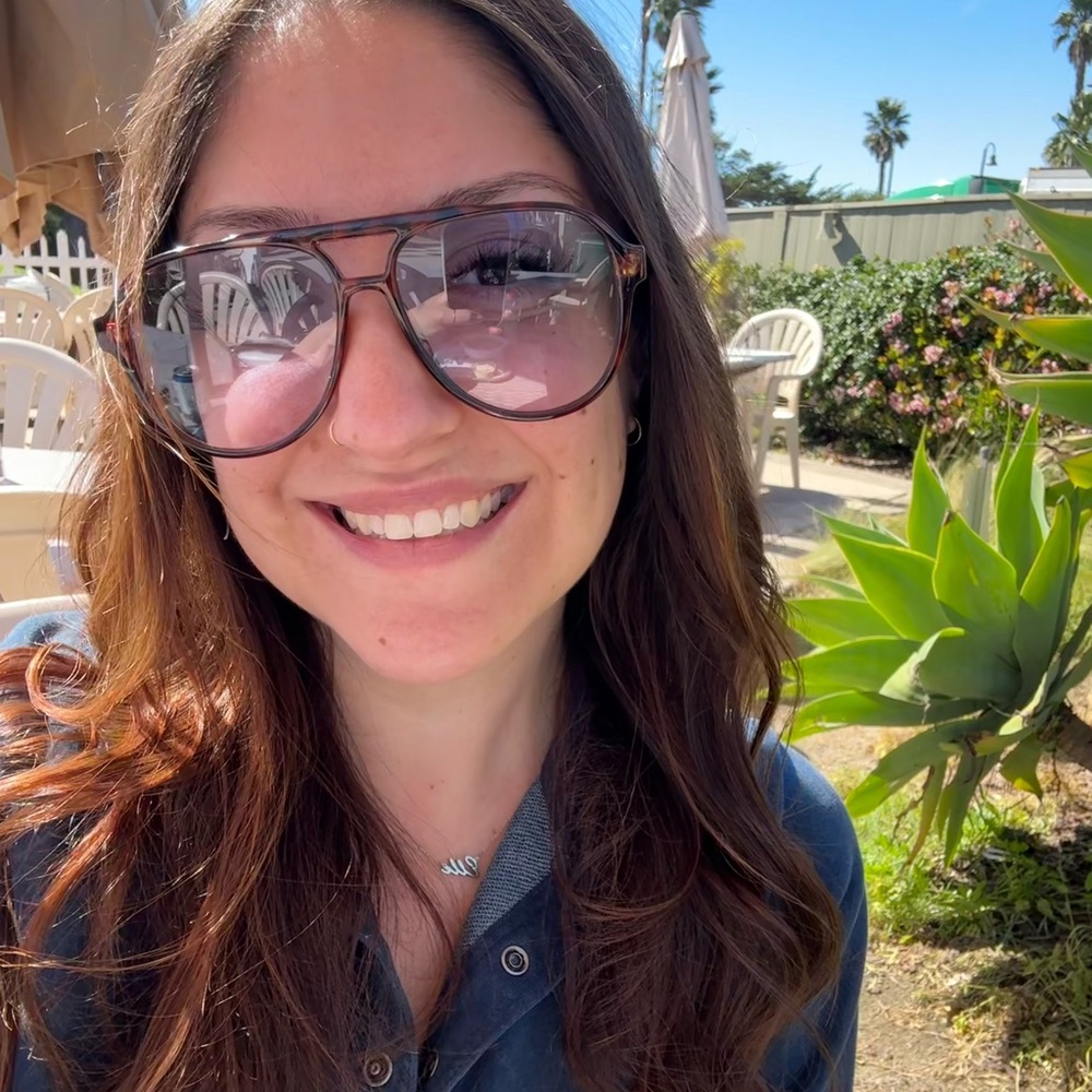 Meet Your Posher, Ellyse!